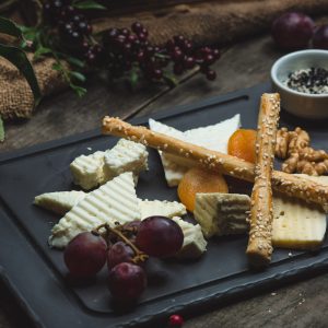 cheese-platter-with-sesammed-galettes-1-scaled.jpg